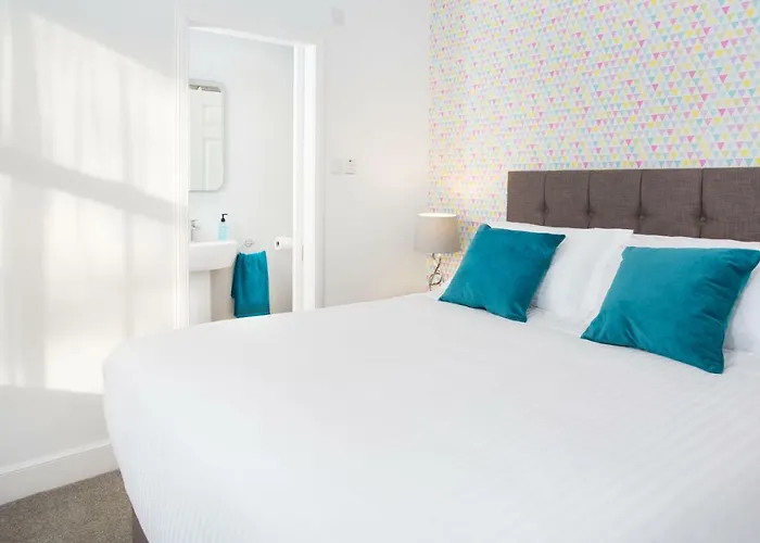 Crown Apartment